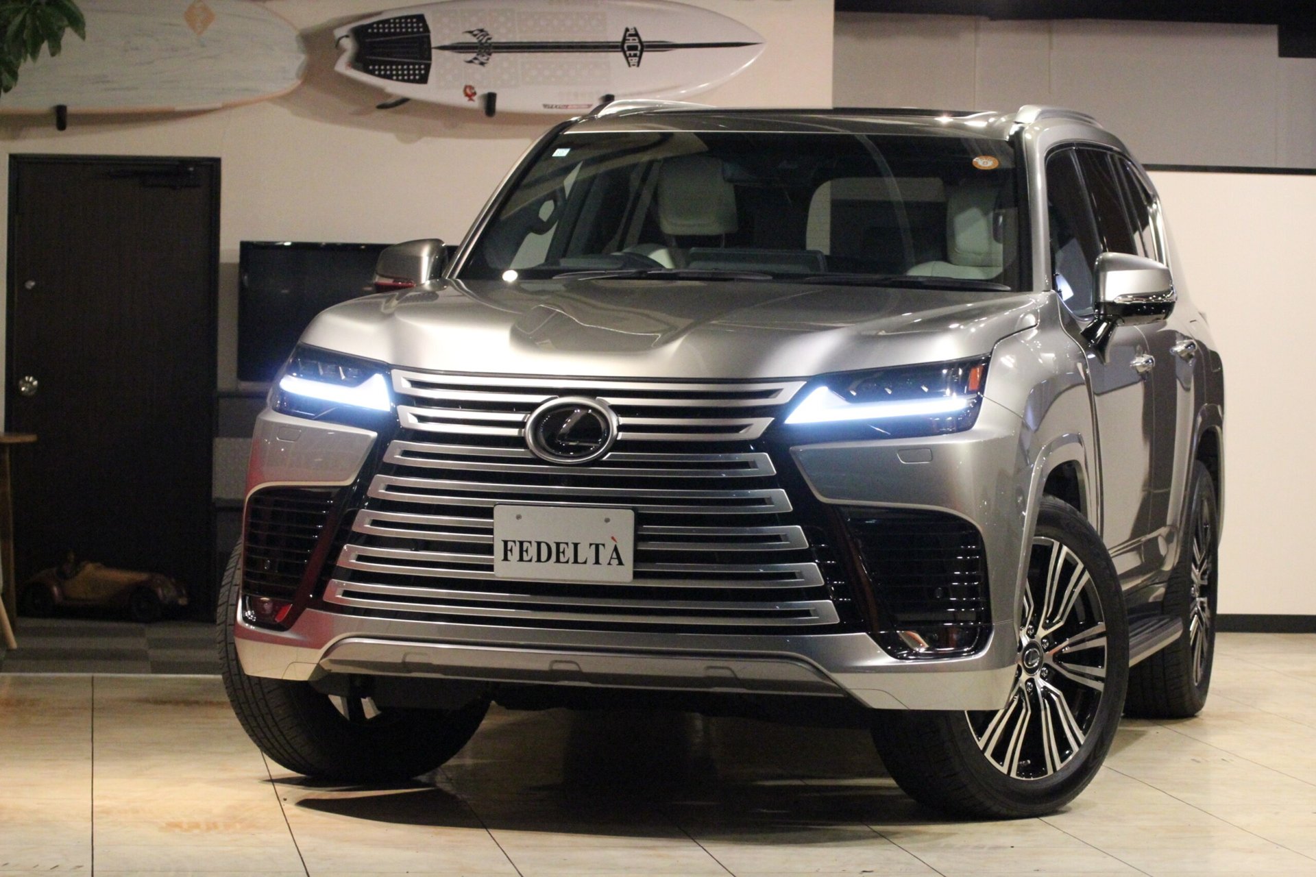 LEXUS LX - View 1