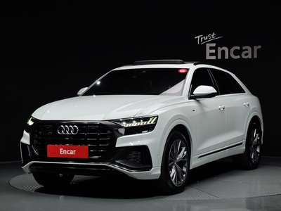 AUDI Q8 - 1