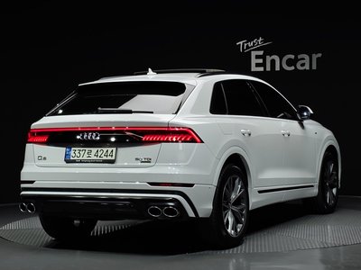AUDI Q8 - 3