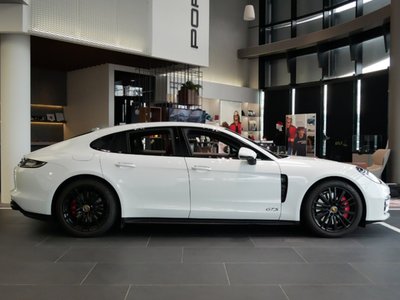 PORSCHE PANAMERA - 3