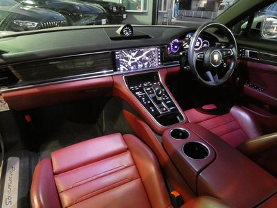 PORSCHE PANAMERA - 3