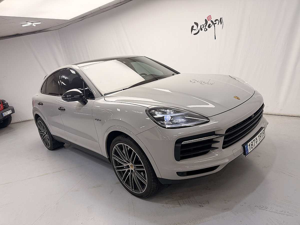 PORSCHE CAYENNE - View 1