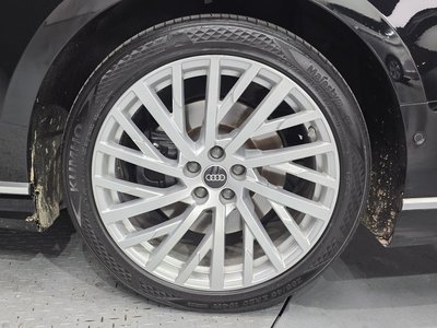 AUDI A8 - 8