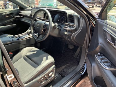 2023 Toyota CROWN SPORT photo 3