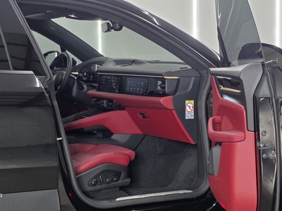 صورة 8 لـ 2025 Porsche MACAN