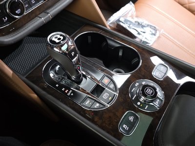 2017 Bentley BENTAYGA photo 9