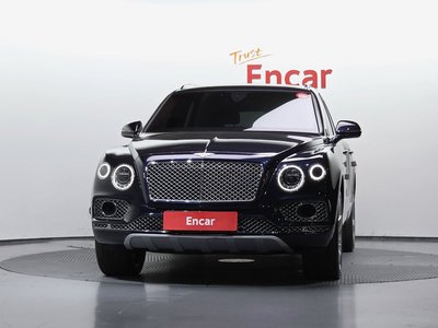 2017 Bentley BENTAYGA photo 2