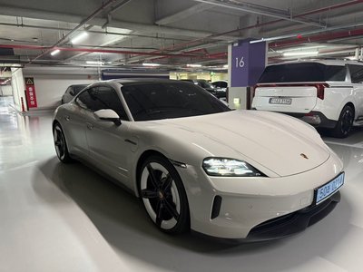 2025 Porsche TAYCAN 照片 2