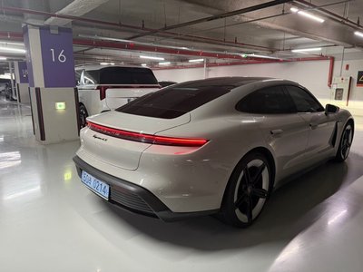 2025 Porsche TAYCAN 照片 3