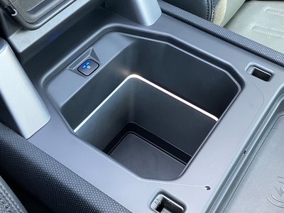 LAND ROVER DEFENDER - 9