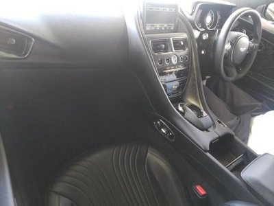 ASTON MARTIN DB11 - 3