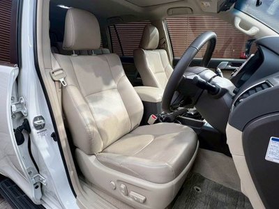 TOYOTA LAND CRUISER PRADO - 8