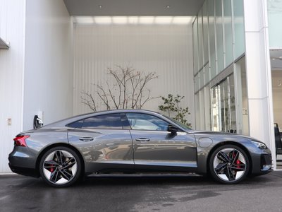 AUDI RS E-TRON GT - 7