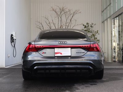 AUDI RS E-TRON GT - 8