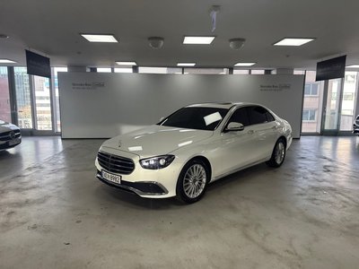 MERCEDES-BENZ E-CLASS - 1