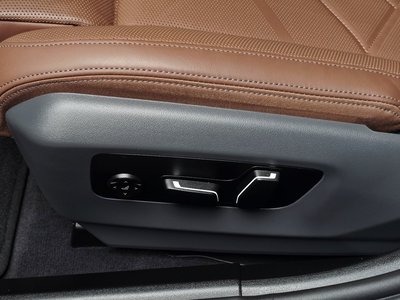 2025 BMW 5 SERIES — миниатюра 31