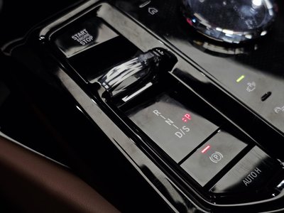 2025 BMW 5 SERIES — миниатюра 12
