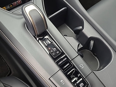 TOYOTA CROWN CROSSOVER - 8