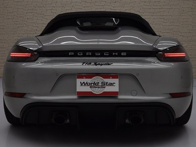 PORSCHE 718 SPYDER - 8