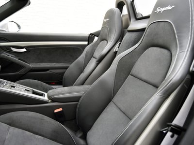 PORSCHE 718 SPYDER - 9