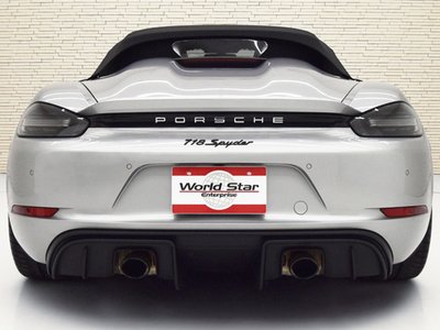 PORSCHE 718 SPYDER - 4