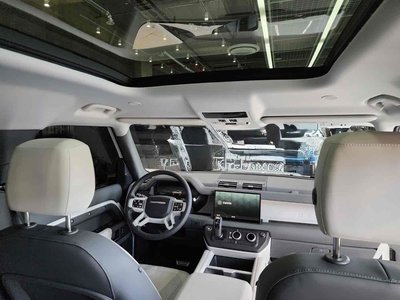 LAND ROVER DEFENDER - 6