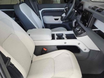 LAND ROVER DEFENDER - 7