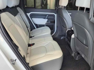 LAND ROVER DEFENDER - 8