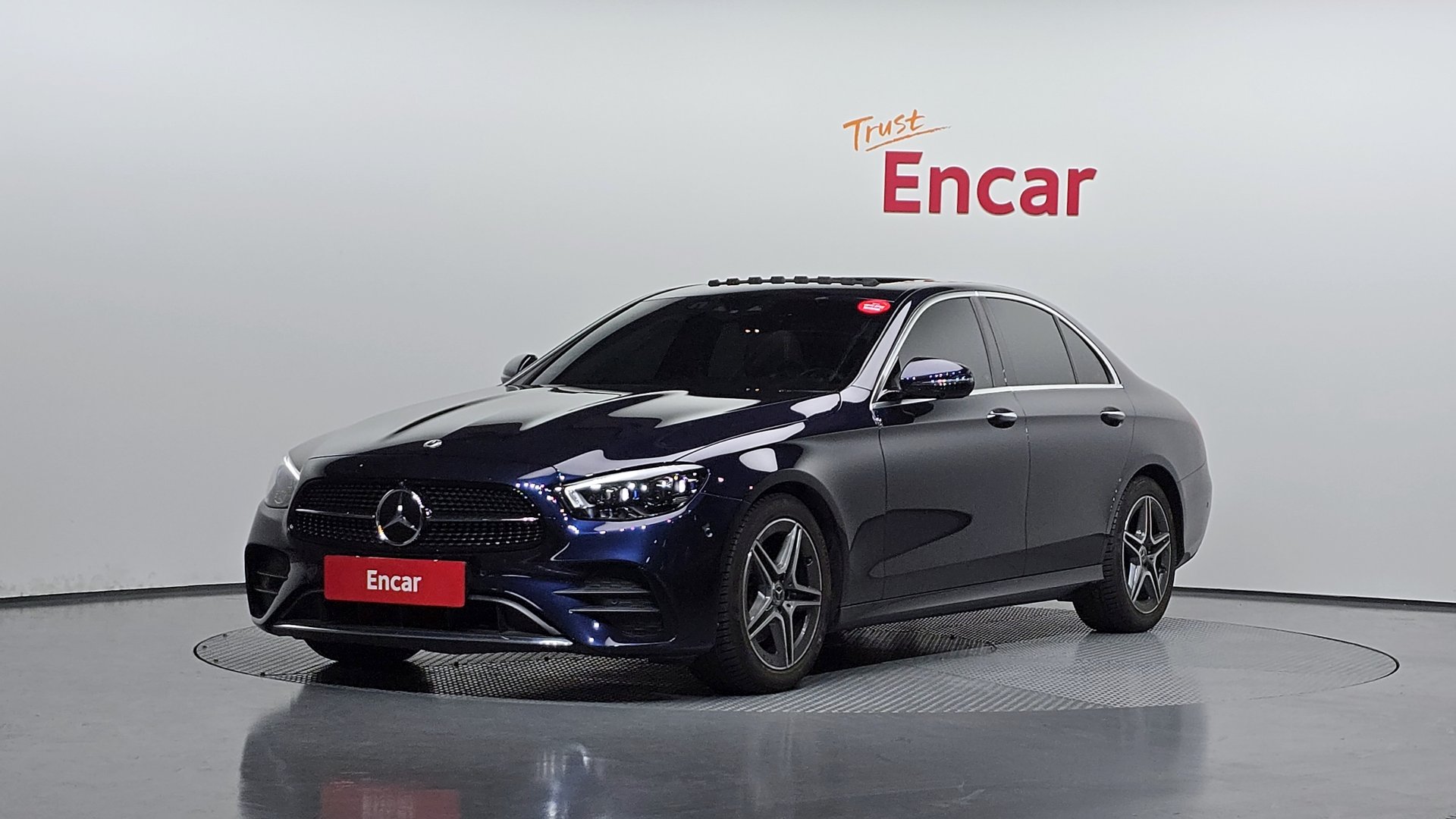 MERCEDES-BENZ E-CLASS - View 1