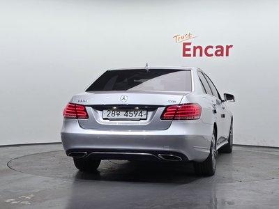MERCEDES-BENZ E-CLASS - 3