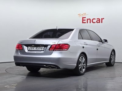 MERCEDES-BENZ E-CLASS - 4