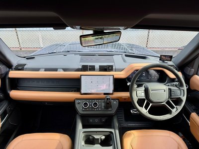 LAND ROVER DEFENDER - 2