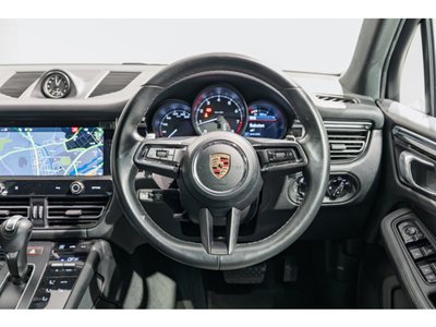 PORSCHE MACAN - 5