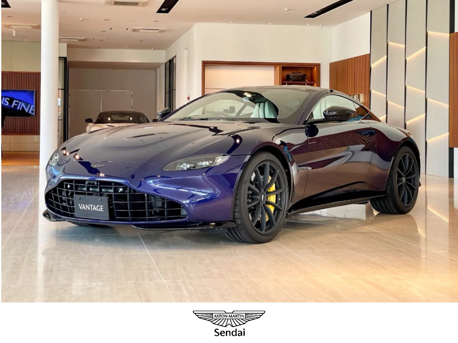 ASTON MARTIN VANTAGE - View 1