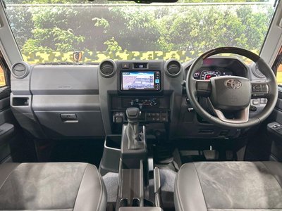 TOYOTA LAND CRUISER 70 - 2