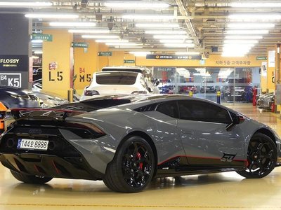 2023 Lamborghini HURACAN photo 5