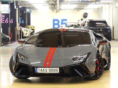2023 Lamborghini HURACAN photo 2