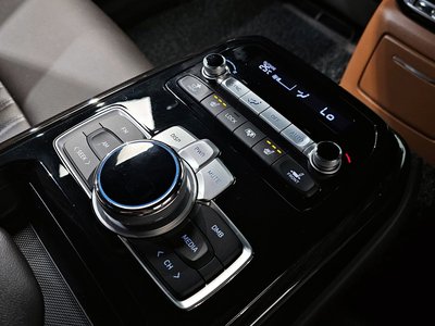 2021 Genesis G90 thumbnail 19