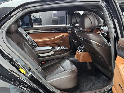 2021 Genesis G90 thumbnail 11