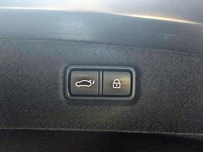 2021 Genesis G90 thumbnail 20