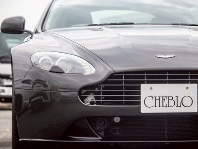 ASTON MARTIN V8 - 4
