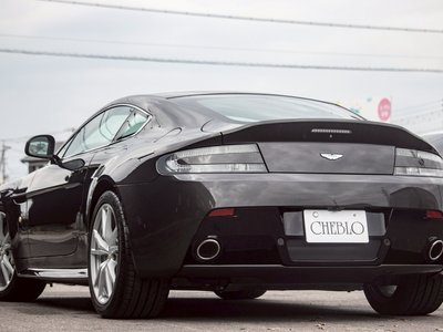ASTON MARTIN V8 - 10