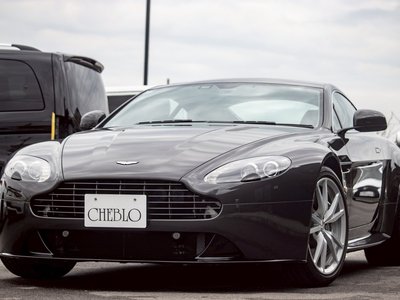 ASTON MARTIN V8 - 1