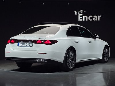 MERCEDES-BENZ E-CLASS - 4