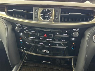 صورة 7 لـ 2016 Lexus LX