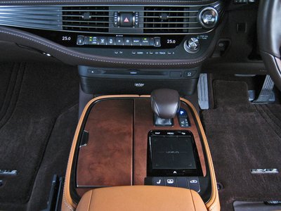 2018 Lexus LS — миниатюра 31