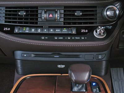 2018 Lexus LS — миниатюра 32