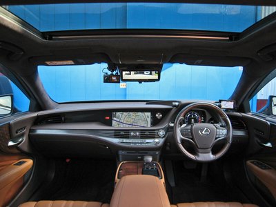 2018 Lexus LS — миниатюра 26