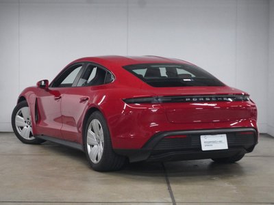 صورة 4 لـ 2021 Porsche TAYCAN
