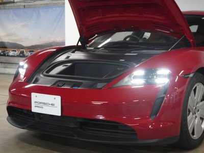 صورة 7 لـ 2021 Porsche TAYCAN